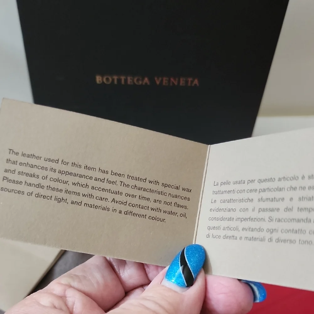 Bottega Veneta Red Leather Wallet with Intrecciato Pattern - Picture 8 of 14